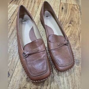 Nurture by Lamaze Tan Leather Loafers